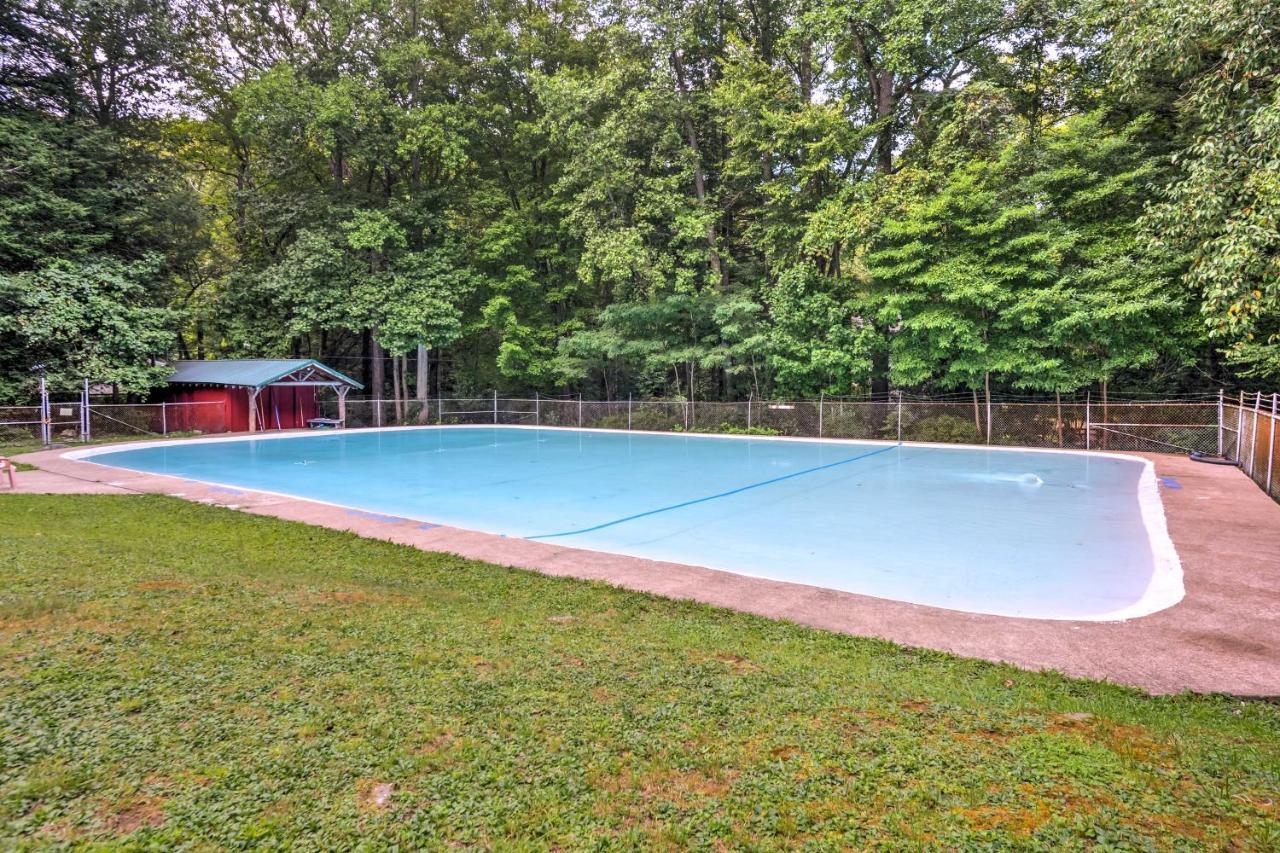 Pet-Friendly Pennsylvania Vacation Rental With Pool! Laughlintown Esterno foto
